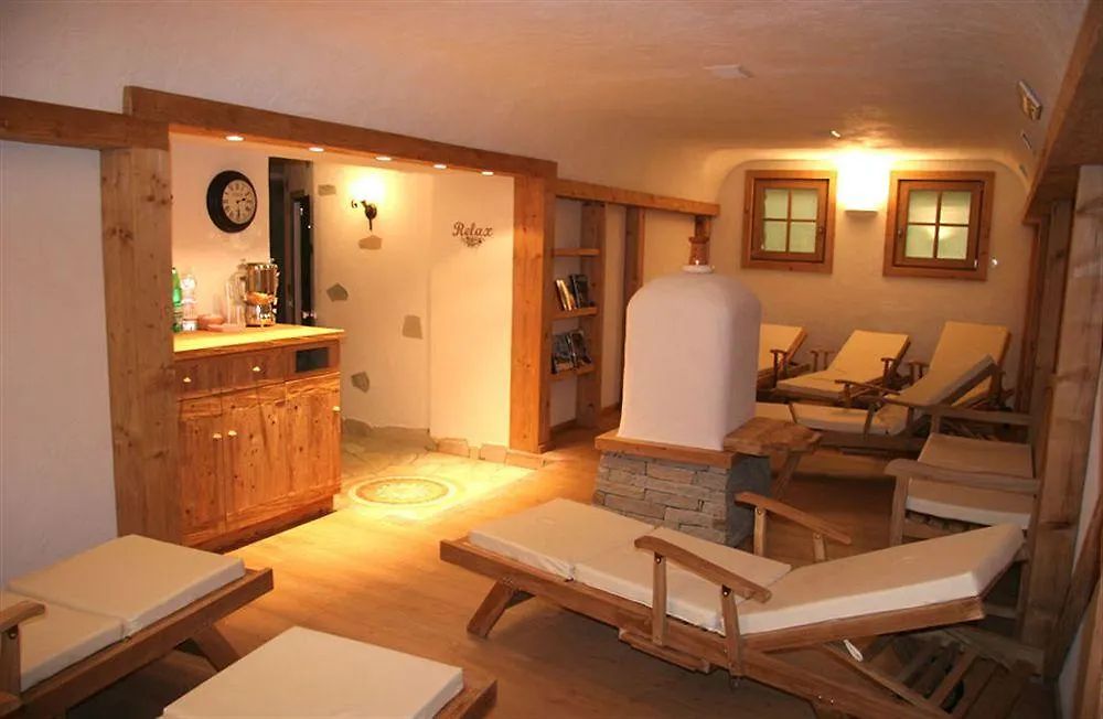 Hotel Crosal Livigno 3*,