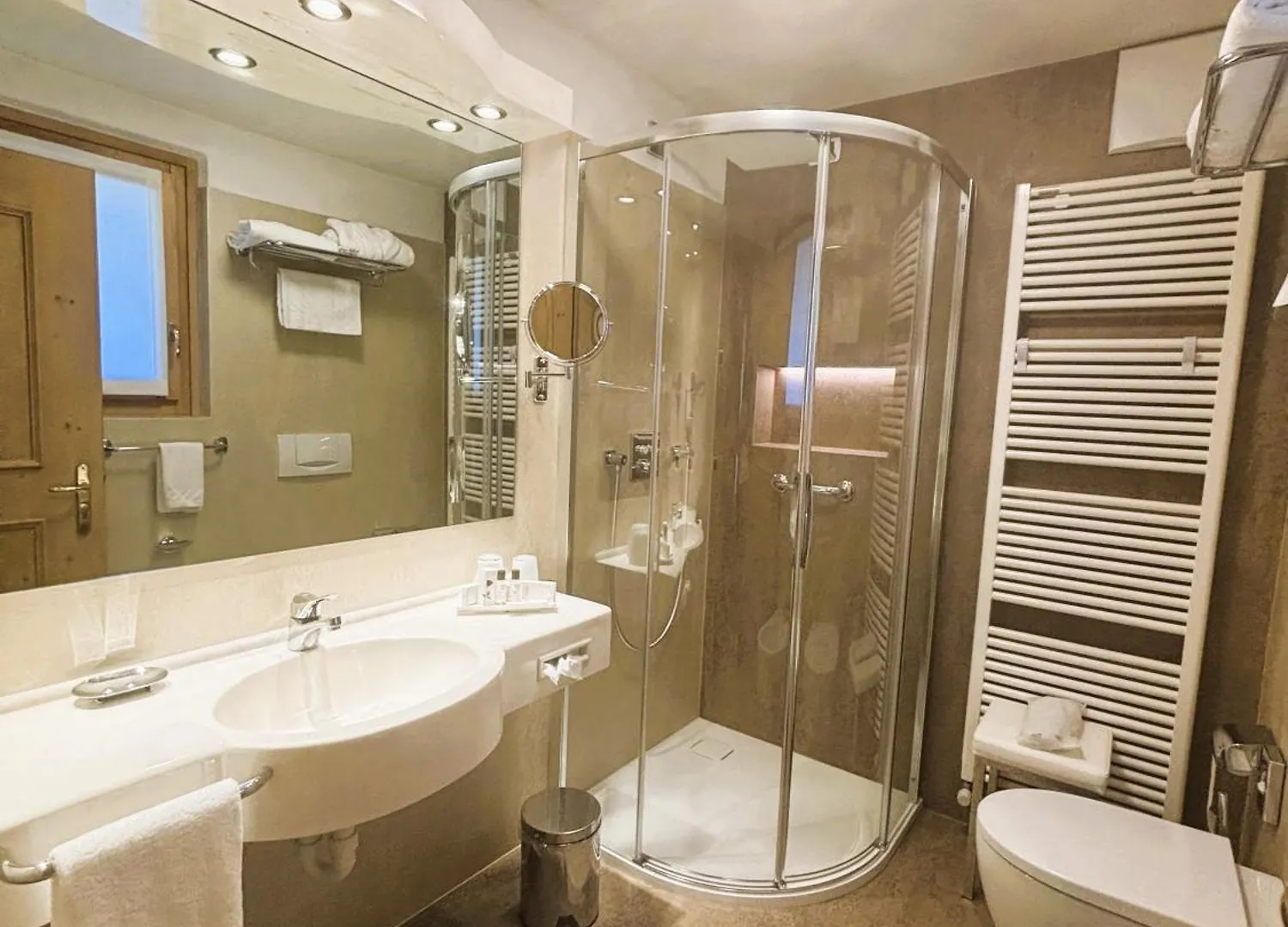 Hotel Crosal Livigno 3*,