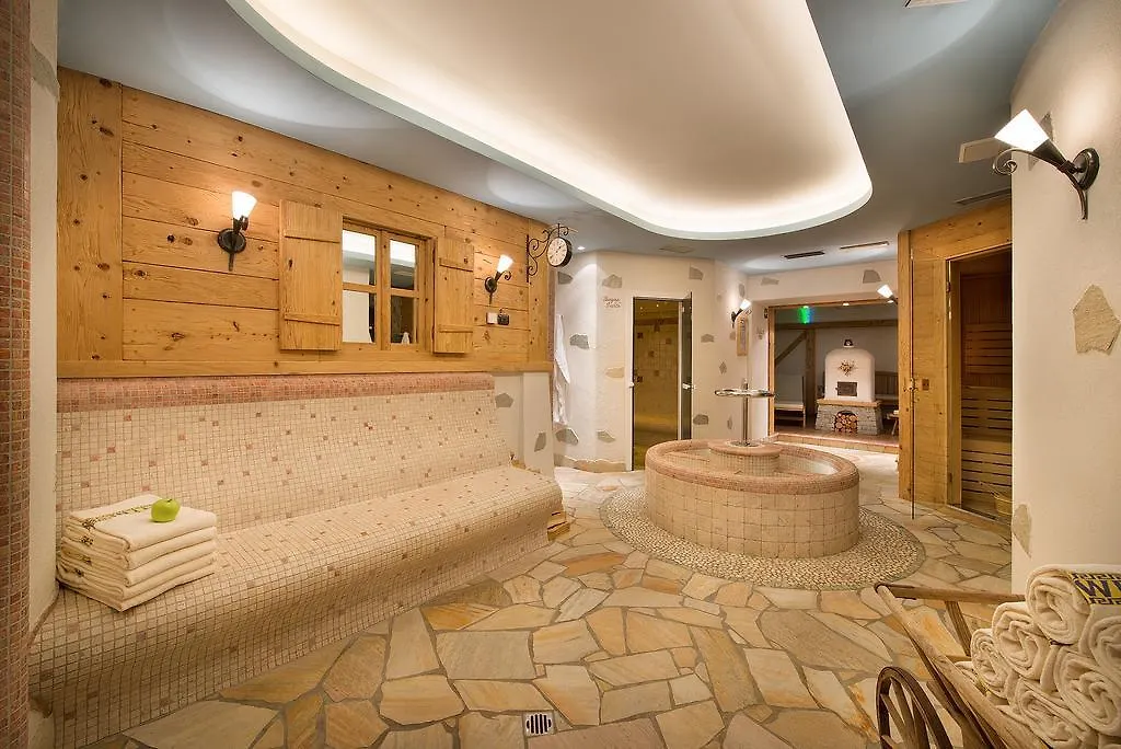 Hotel Crosal Livigno 3*,